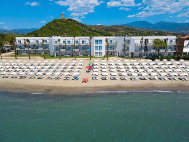Villaggio Turistico fronte Mare con Spiaggia Privata