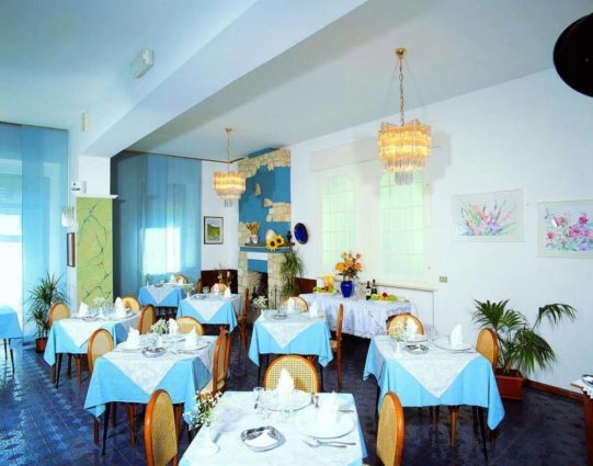 Sala grande ideale per banchetti e convegni