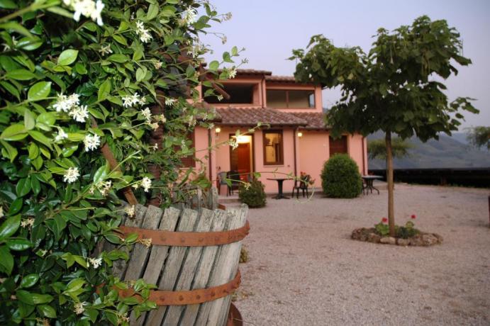 Esterno agriturismo a Ferentillo in Valnerina