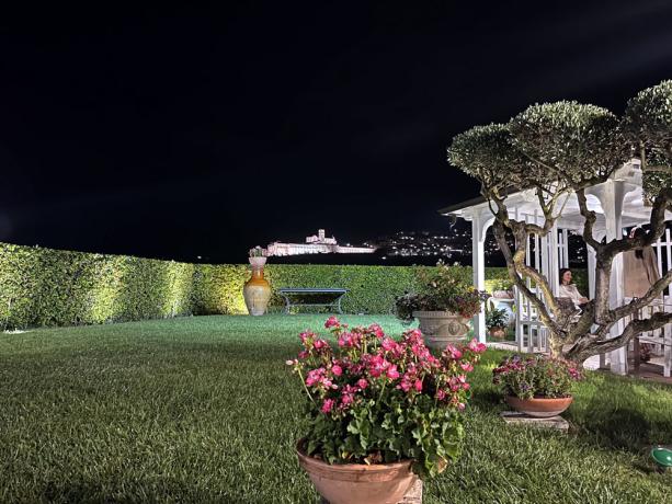 Assisi by night, Agriturismo con camere con jacuzzi 