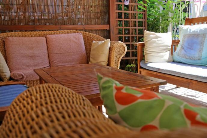 Hotel a Viserba con giardino esterno fronte mare
