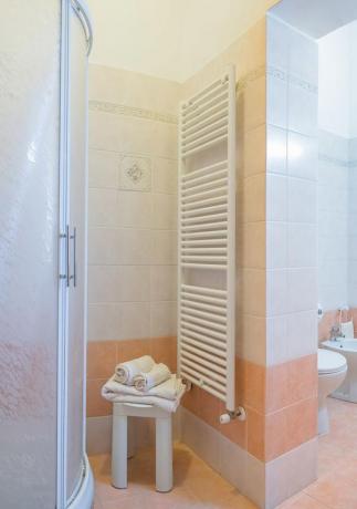 Camere con bagno privato, prezzi bassi, Assisi Stazione