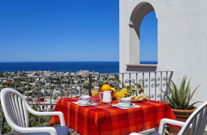 Terrazzo ristorante Hotel Napoli con vista panoramica 