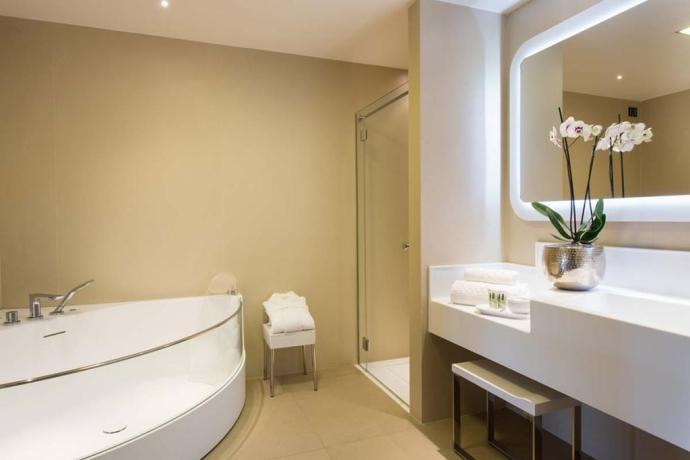 Bagno suite executive vasca idromassaggio e doccia