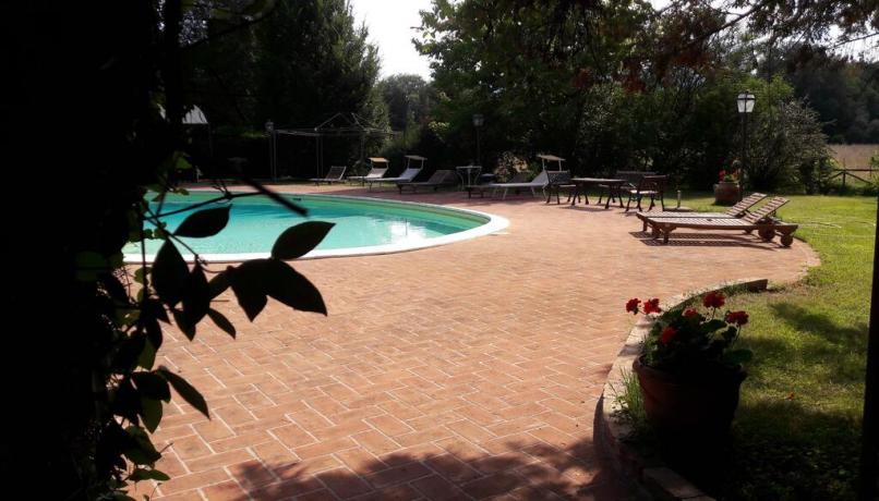Country Hotel con piscina solarium Gubbio