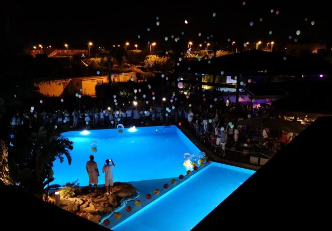 Serata dance in piscina resort 4 stelle Porto-cesareo