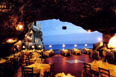 Ristorante Tipico dentro la Grotta Palazzese