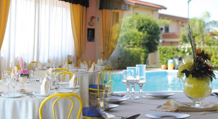 ristorante bordo piscina in calabria 