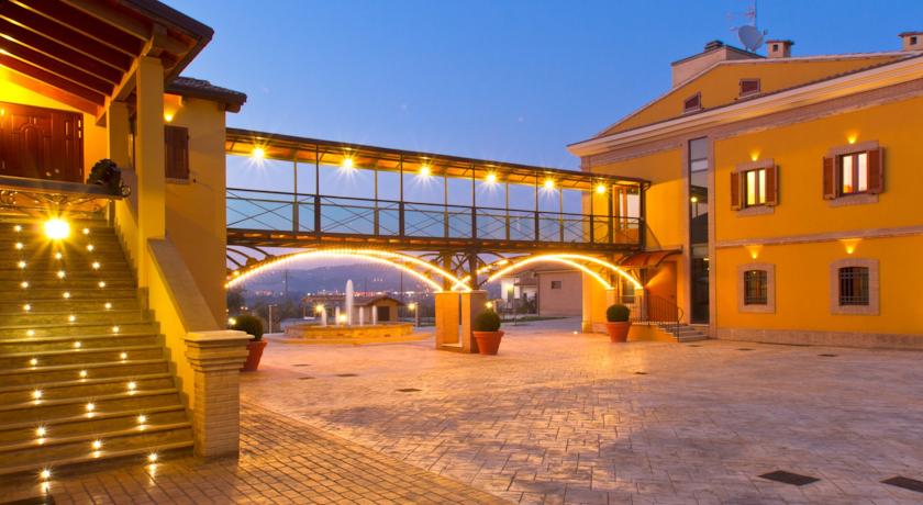 Camere Piscina e Ristorante ad Alba Adriatica