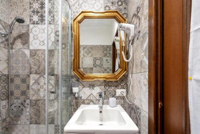 Elegante Bagno in camere B&B centro di Roma