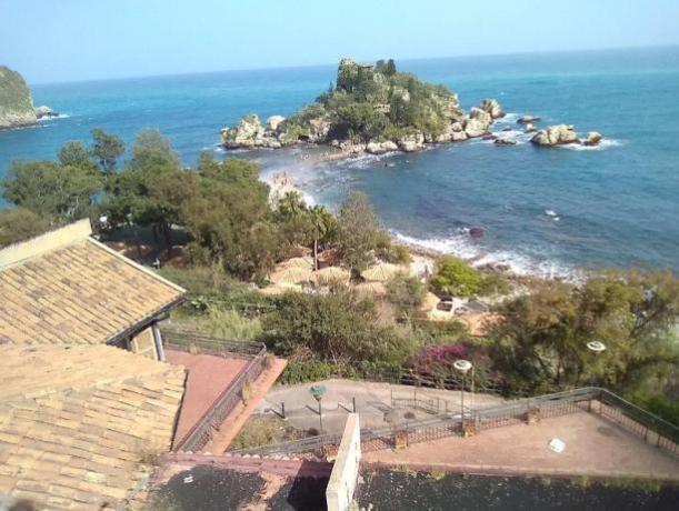 Meravigliosa vista fronte mare di Taormina 