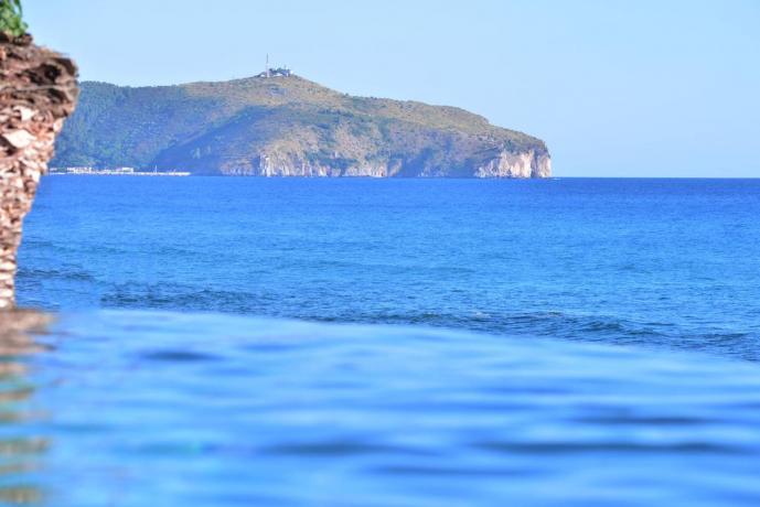 Residence Palinuro con piscina strapiombo sul mare