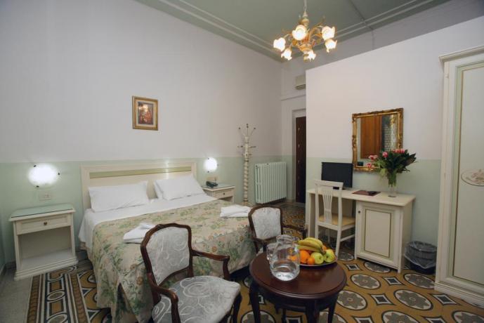 Elegante Hotel B&B vicinissimo Stazione S.M.Novella Firenze 