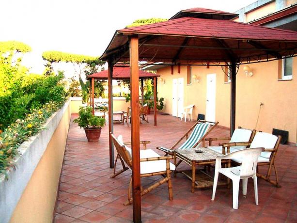 camere patio esterno gazebo hotel3stelle Anzio 