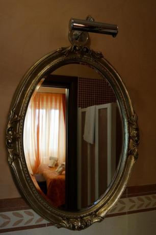 Specchio in camera