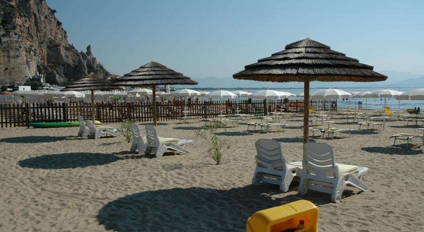 Hotel con spiaggia privata a Terracina 