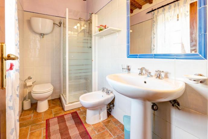 bagno della camera del casale ronzano toscana