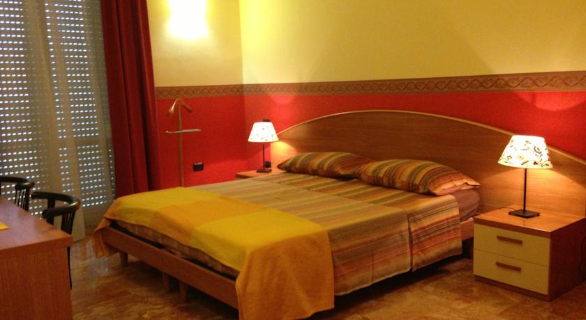 a Lecce camera con spazioso bagno interno