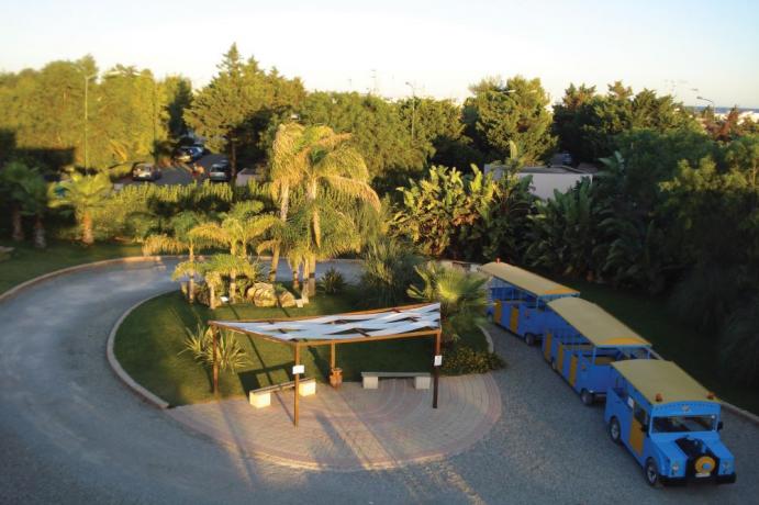 Villaggio con Camere Appartamenti e Animazione Ugento