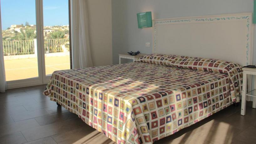 Camera matrimoniale hotel Lampedusa vista mare