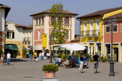 Italian Shopping in Valmontone near Rome