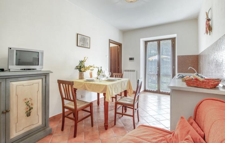 Appartamento con Cucina, TV , Tavolo in Relais-Natura 