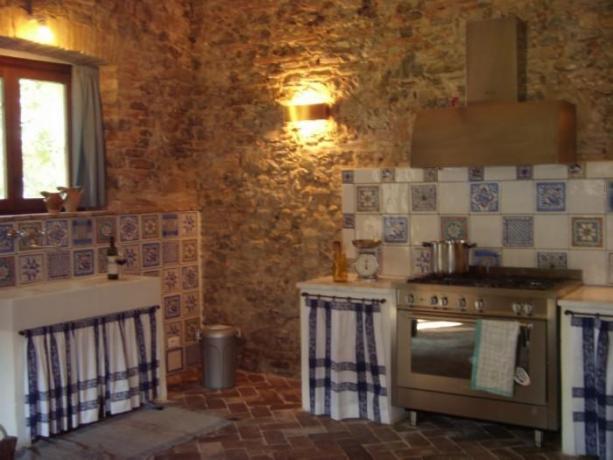 Cucina con forno a Umbertide in appartamento indipendente 