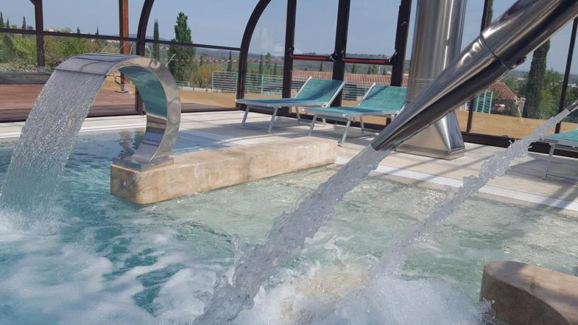 Agriturismo con piscina riscaldata e piscina scoperta 