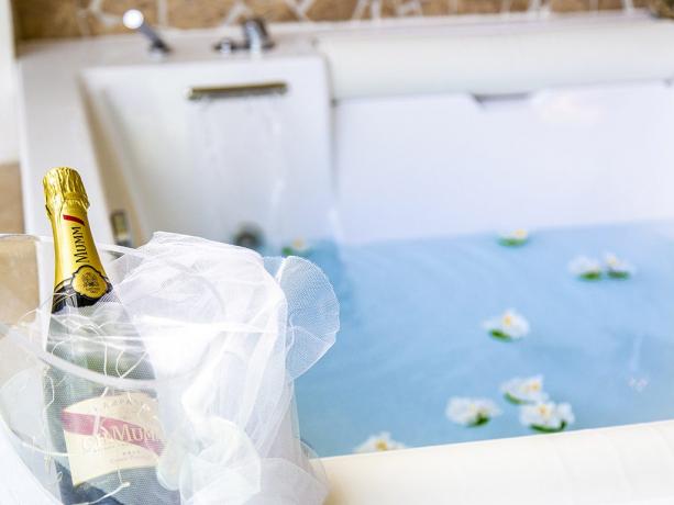 Suite lusso vasca jacuzzi room-service Battipaglia