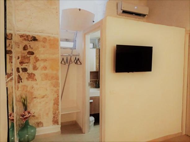 SPA suite Rosolini con tv, soggiorno, angolo cottura 