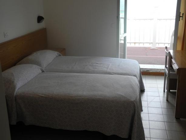 A Pesaro albergo camera doppia e balcone
