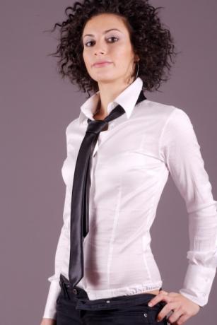 Camicia donna a body maniche lunghe modello slim