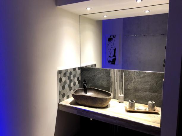 Camera Suite con Lavabo in pietra naturale 