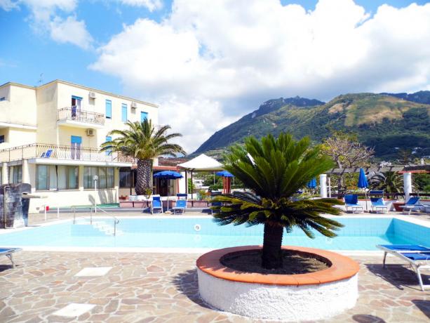 Hotel Ischia con piscina attrezzata