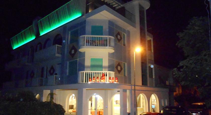 Vista hotel in notturna