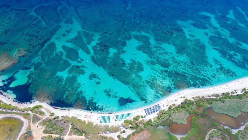 Mare cristallino e spiaggia privata di sabbia