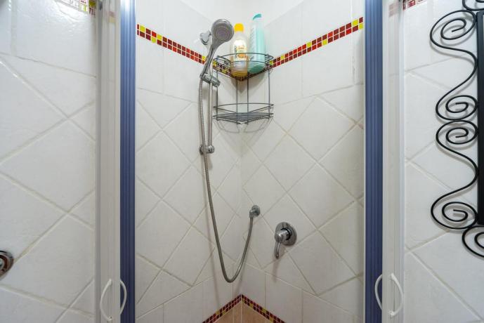 Bagno con doccia appartamento a Roma centro
