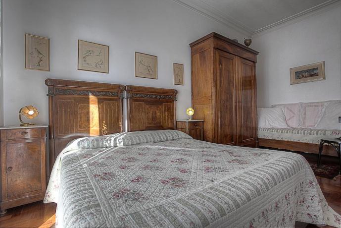 Camera matrimoniale con divano B&B nel Lazio