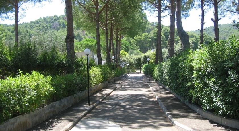 Villaggio Vacanze sul Gargano con bungalow e ristorante 