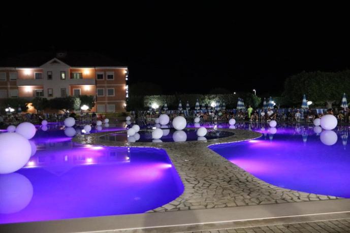2 grandi Piscine attrezzate