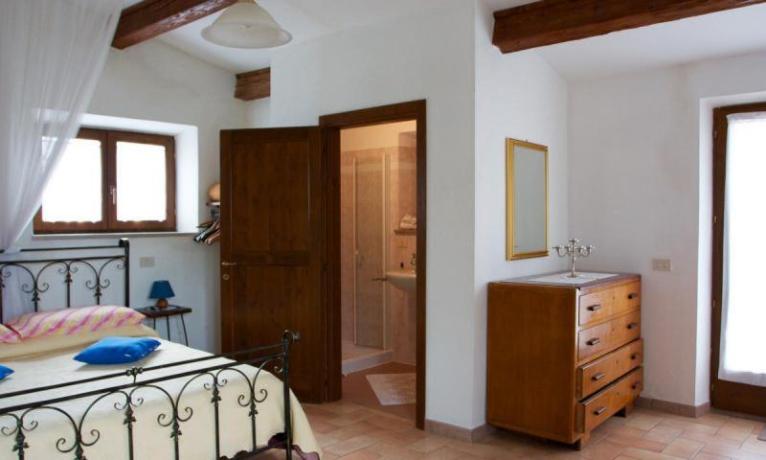 Spaziose camere bilocali per gruppi famiglie Marche