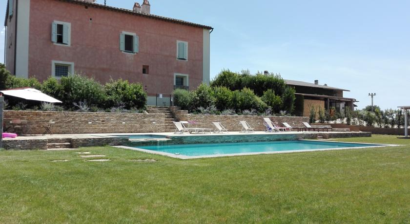 OFFERTA WEEKEND vicino Lago Bolsena in agriturismo con Piscina Panoramica con Bonus Vacanze Accettato