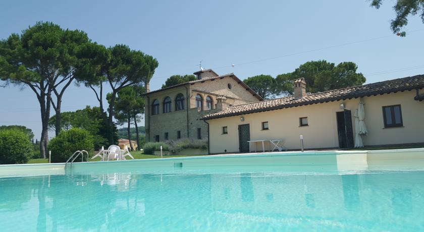 B&B a Foligno in Residenza d'Epoca con piscina.  Ristorante convenzionato, centro benessere convenzionato.