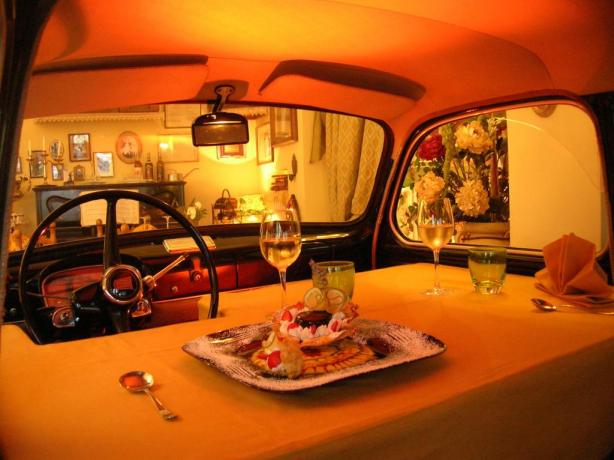 Pasto in auto d'epoca hotel a Chiusi