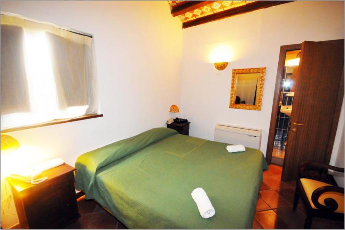 Albergo Alcamo, "Stanza delle Ceramiche Azzurre" (303)