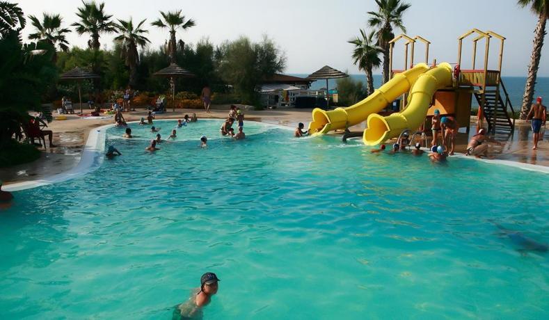 Villaggio vacanza con piscina e scivolo bambini Manacore