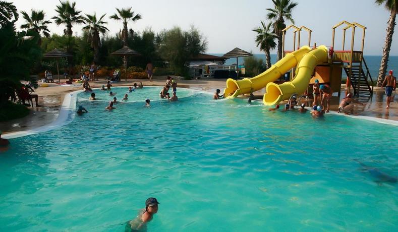 Villaggio vacanza con piscina e scivolo bambini Manacore 