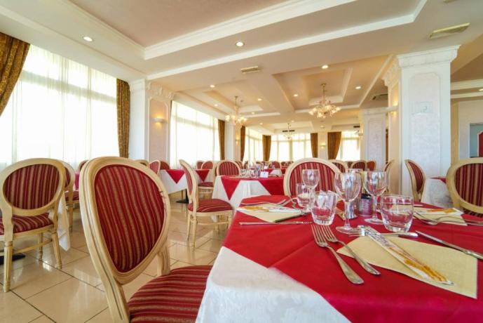 Offerte hotel Rimini elegante Ristorante vista mare