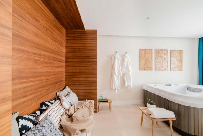 Suite SPA con vasca idromassaggio interna hotel4stelle Baia-Domizia