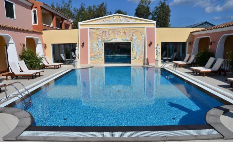 Albergo 4 stelle con Piscina esterna a Orosei 